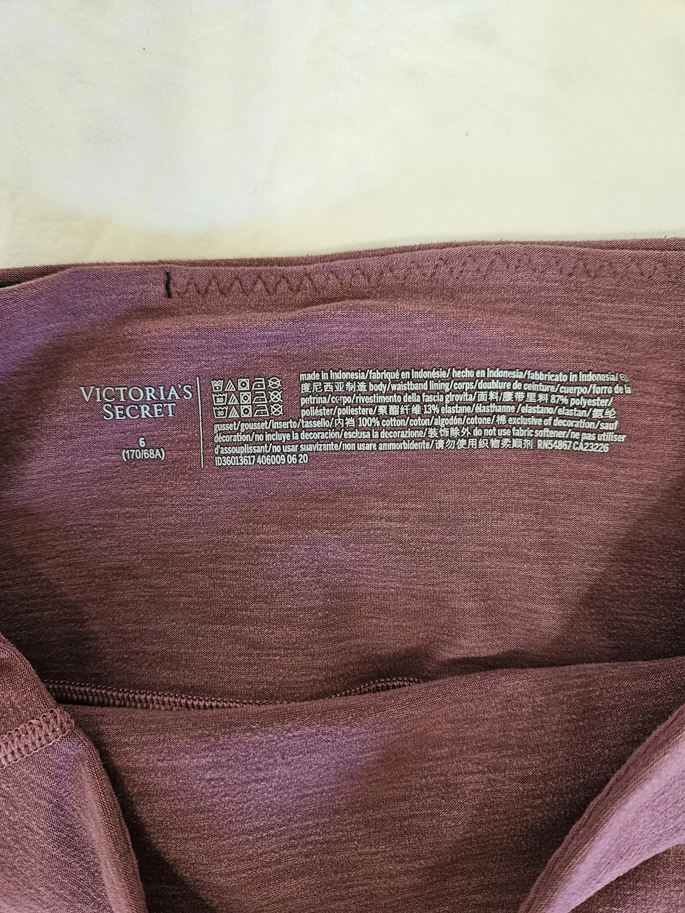 Victoria's Secret Maroon Pocket  Leggings ,Size 6